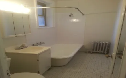 bathroom_0