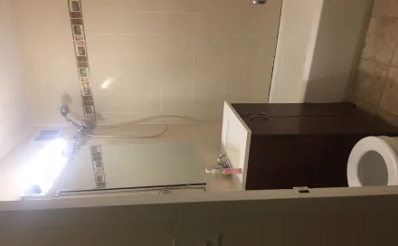 bathroom_0