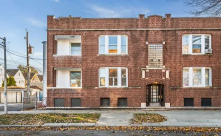 3749_w_school_st_unit_2-small-002-015-0002-666x445-72dpi