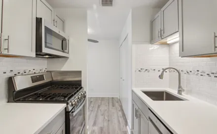 34-web-or-mls-2424_n_clark_st_unit_312-2106-010