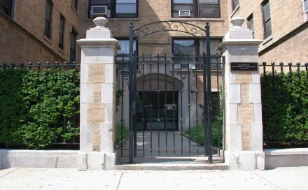 belmont_apartments_entrance