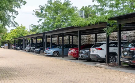 ravenswood-terrace-chicago-il-covered-parking