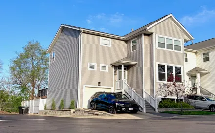 1_kolmar_outside_of_house