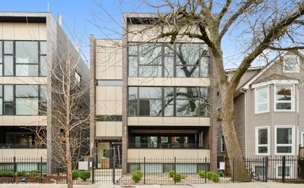 01_2903wlyndalest_unit2_57_frontview_mred_2000x1333