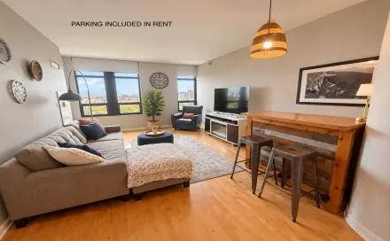 bright_cozy_apartment_living_room