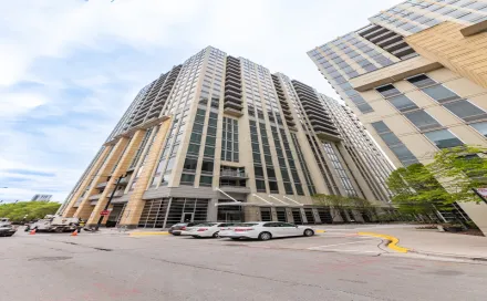 2436_1760565396_17605534850-2023_5_2_700_N_Larrabee_Unit_803_MLS_ONLY_1.jpg