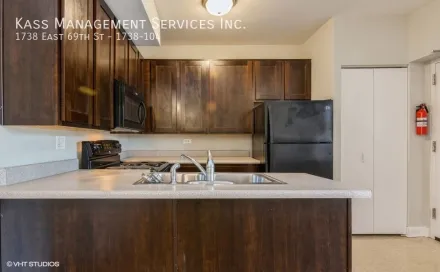 9367_1747258406_1_1738East69thSt304_177002_Kitchen_LowRes.jpg