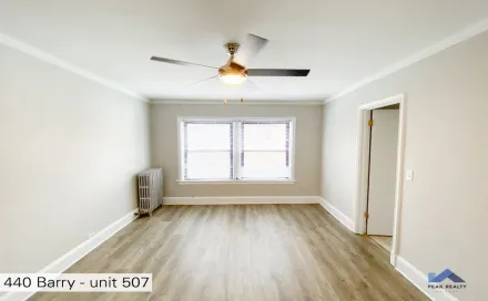 440_w_barry_apartments_7