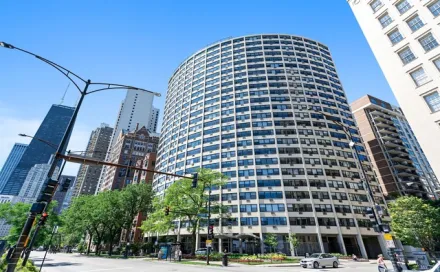 1150 N Lake Shore Apartments-1601688822