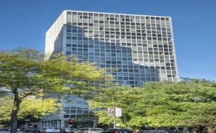 2400 North Lakeview Apartments 4-1606243529