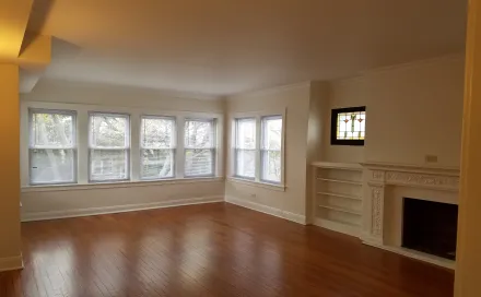 4241 MOZART #3 LIVING ROOM