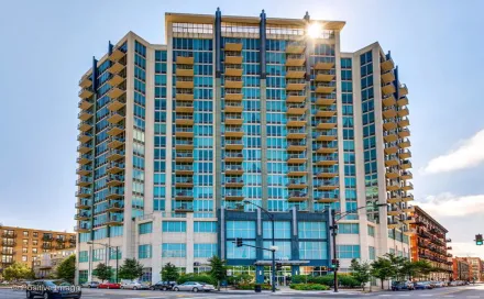 Lakeside Tower Apartments 4-1603556045