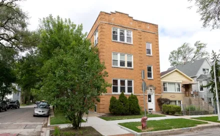 4300_n_whipple_st_front_building