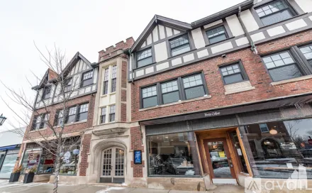 prod-avail-s3-amazonaws-listing-17708224440-17591805936-2022_2_25_545_Chestnut_Unit_202_1.jpgthumbnail