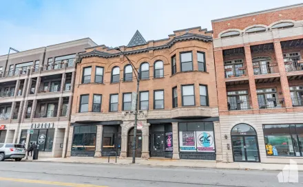 17725664596-2023_1_13_1420_W_Irving_Park_Unit_2_1.jpgthumbnail