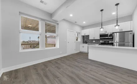 17746630184-MLS_2317_West_Taylor_Street_Chicago_IL_003.jpgthumbnail