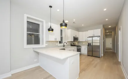 17754990937-09_1541NWashtenawAve_177003_Kitchen_LowRes.jpgthumbnail