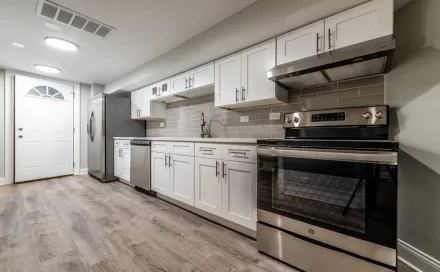 17805015408-2249_W._Taylor_Street_G_Apartments_Chicago_Kitchen_02.jpgthumbnail
