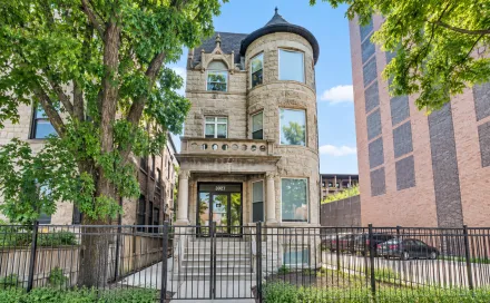 storage-googleapis-images-17913086222-2022_8_24_3927_N_Clarendon_Unit_1R_MLS_ONLY_1_EDITED.jpgthumbnail