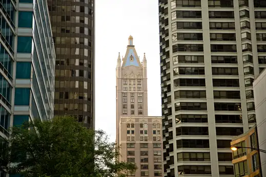 680 N Lake Shore Dr tower in Streeterville Chicago