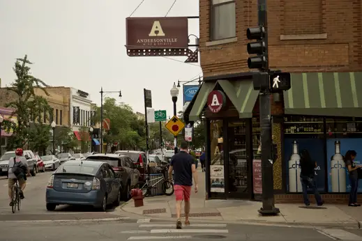 Andersonville Wine Spirits corner on Foster and Clark