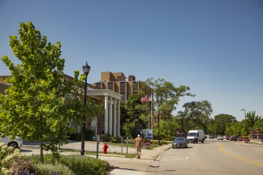 Fifth-thrids-man-walking-traffic-Northbrook_gallery(9)