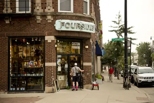 Foursided shop front in Andersonville Chicago