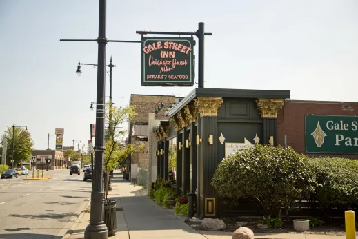 Gale Street Inn restaurant front entrance and sign on N Milwaukee Ave in Jefferson Park Chicago
