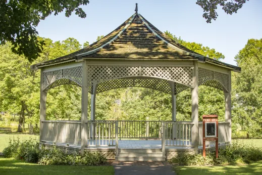 Gazebo-picnic-area-lawn-Northbrook_gallery(15)