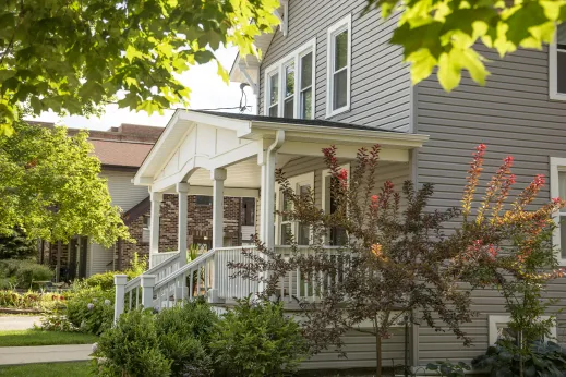 beautiful single family home surrounded by shrubs in Palatine, Illinois