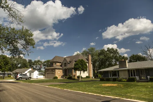 Houses_parked_suv_vacant_street-Oak-Brook-Terrace_gallery(5)