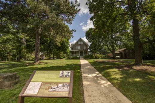 Indian_boundary_carriage_step_single_family_home _Downers_grove-gallery(2)