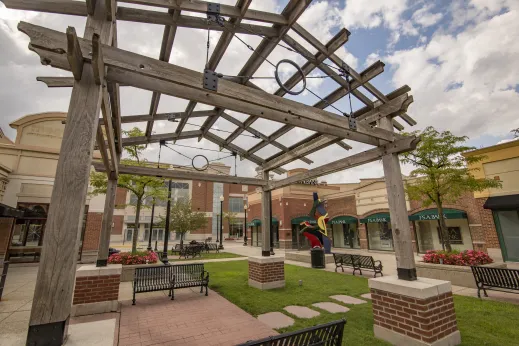 courtyard with wood trellis in Schaumburg, Illinois