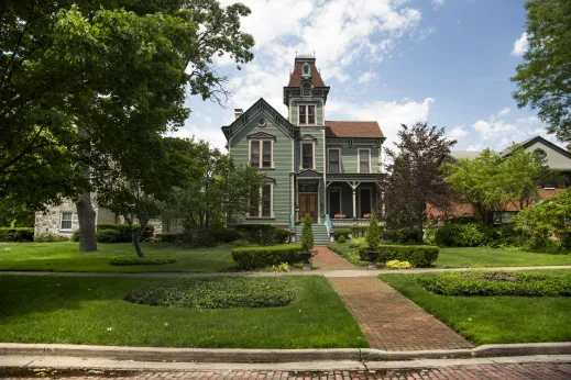 Large family home lawn green windows three stories Wilmette