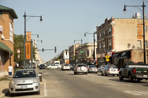 Lawrence Ave and Pulaski Rd traffic at intersection in Mayfair Chicago