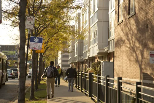 People-walking-backpack-worker-cta-bus-Kilbourn-Park_gallery(12)