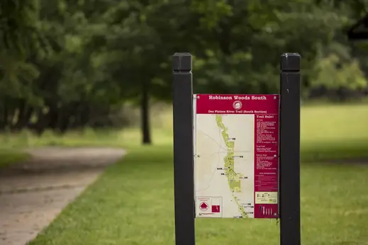 entrance to the Robinson woods river trail in the O’Hare neighborhood of Chicago