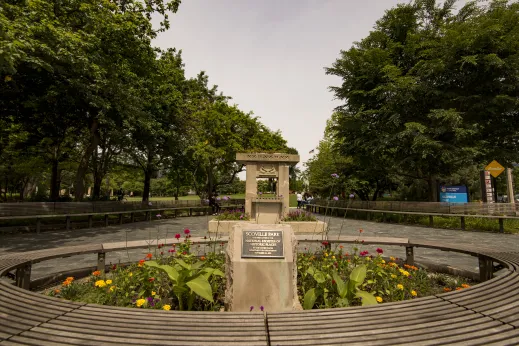 Scoville Park monument garden benches family Oak Park, Illinois