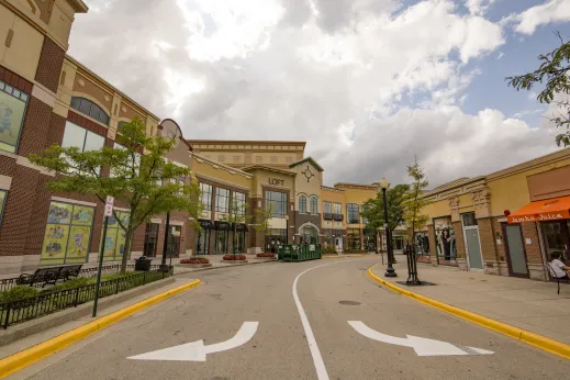 retails sores on empty street in mall in Schaumburg, Illinois