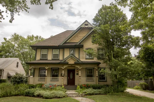 Two-story-home-windows-flower-bed-Deerfield_gallery(10)