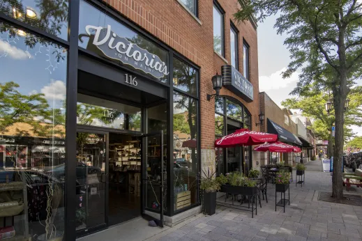 sidewalk cafe in front of restaurant storefront with red umbrellas in Elmhurst Illinois