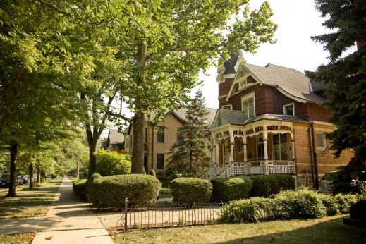 Victorian style irving park apartment home for rent in Irving Park Chicago