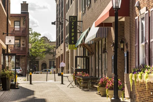 sidewalk with outdoor patio in front of restaurant in Elmhurst Illinois