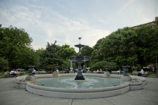 Wicker Park fountain bench seating in Wicker Park Chicago