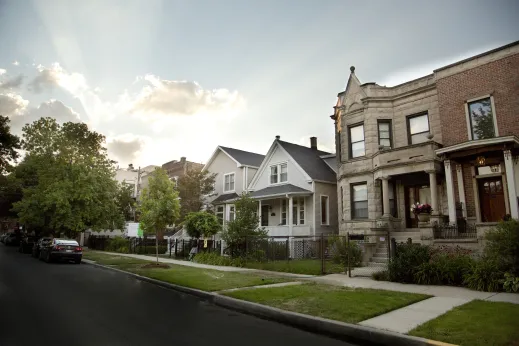 Apartment buildings and front yards in Hamlin Park Chicago