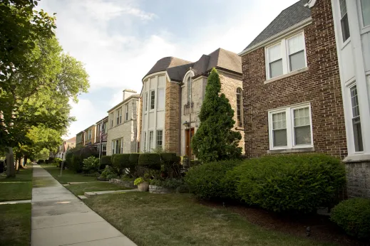 Apartment front yards in Budlong Woods Chicago