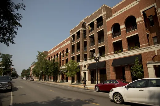 Brick apartment building exteriors on N Clark St in Sheridan Park