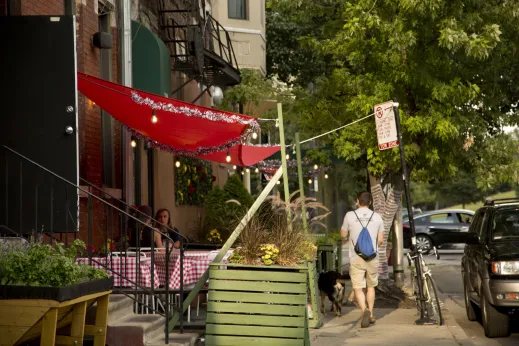 Dog walker at outdoor restaurant patio near DePaul Chicago