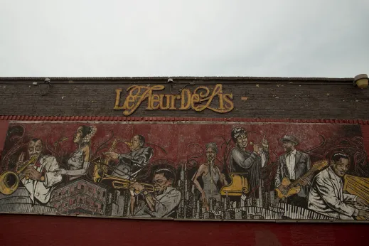 Famous musicians wall mural of Le Fleur De Lis on S Prairie Ave in Bronzeville