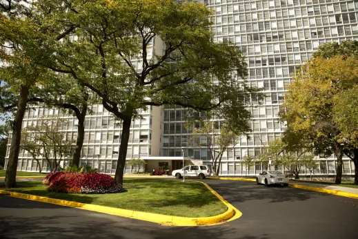 Front driveway and entrance of Prairie Shores Apartments in Douglas Chicago